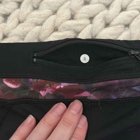 Lululemon | 3/4 Leggings - Picture 4 of 4